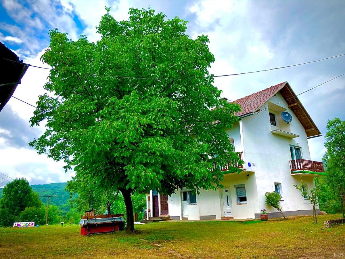 Guesthouse D&D Licko Petrovo Selo Ngoại thất bức ảnh