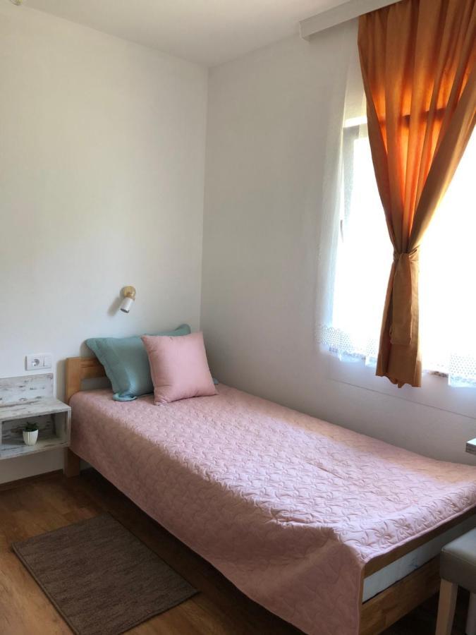 Guesthouse D&D Licko Petrovo Selo Ngoại thất bức ảnh