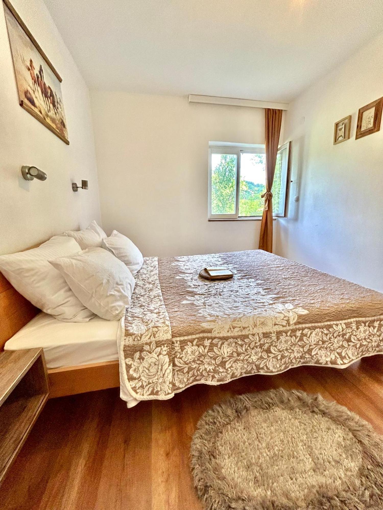Guesthouse D&D Licko Petrovo Selo Ngoại thất bức ảnh